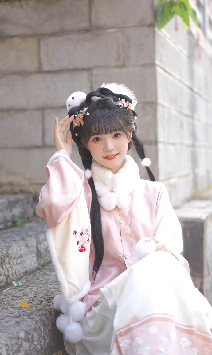 李小璐再传喜讯，疑似二胎出生，神秘父亲成谜