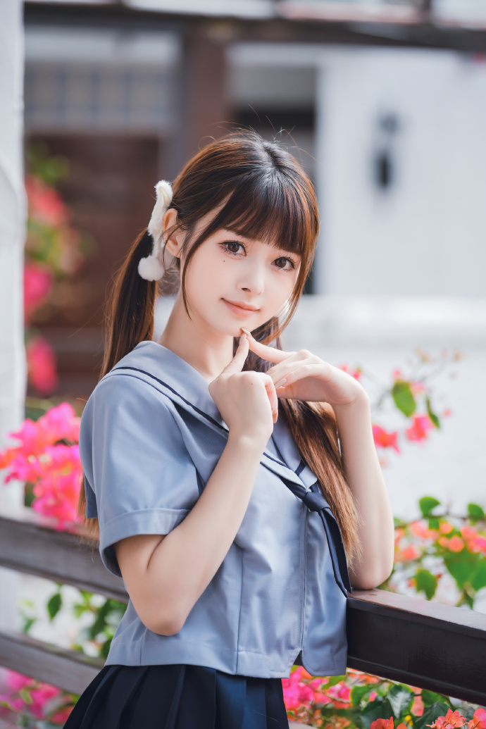 蹦蹦跳跳的世界 封面